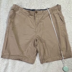 Tommy Hilfiger men’s Sz 42 Khaki shorts classic fit